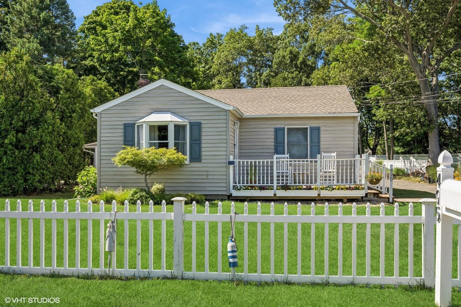 Mattituck, NY 11952
