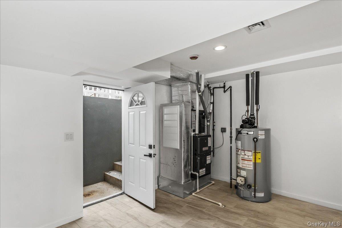 664 Clinton Avenue, Uniondale, NY 11553