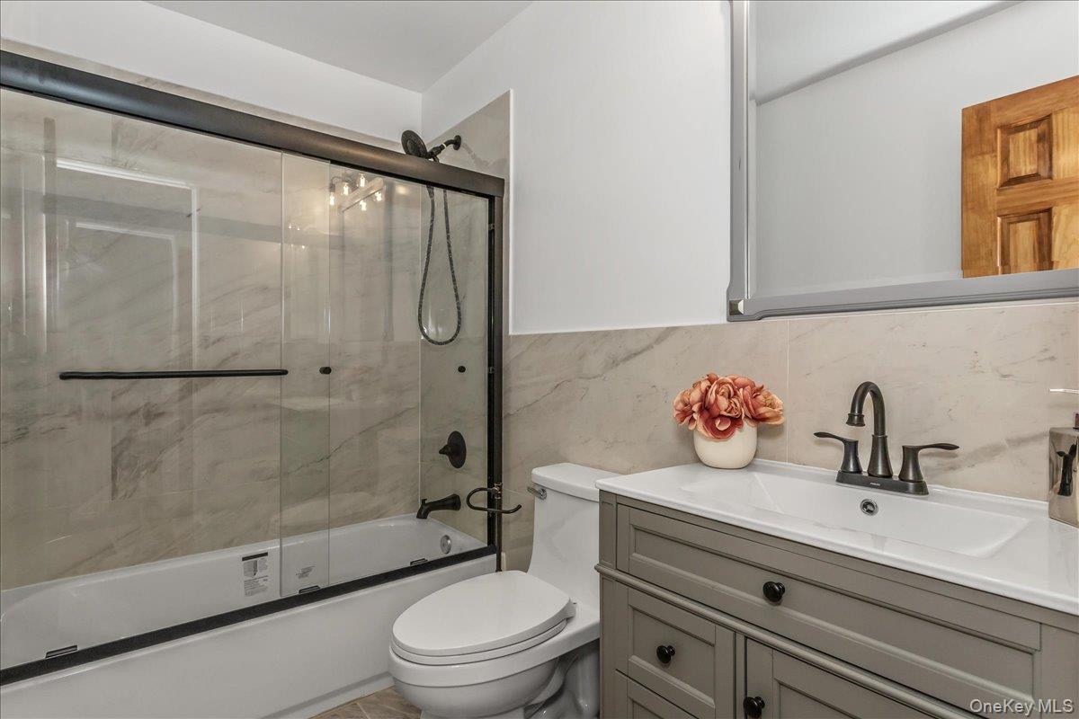 664 Clinton Avenue, Uniondale, NY 11553