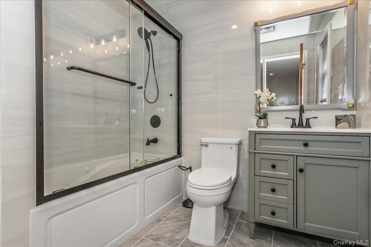 664 Clinton Avenue, Uniondale, NY 11553