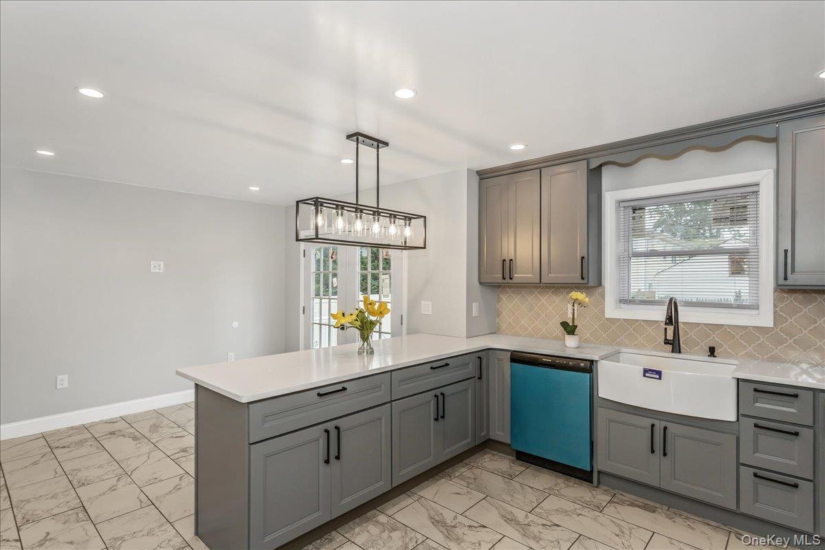 664 Clinton Avenue, Uniondale, NY 11553