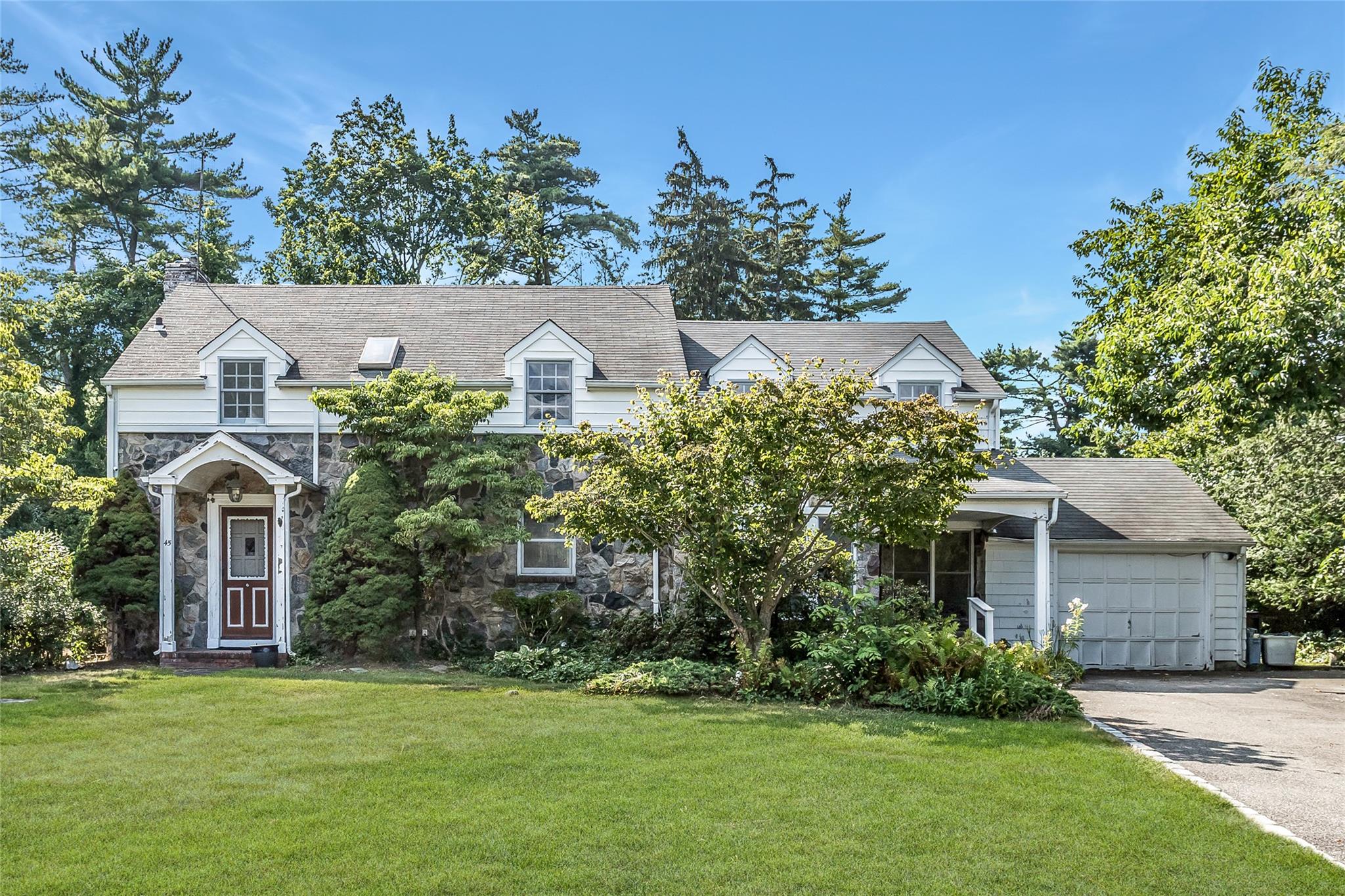 45 Orchard Meadow Road, East Williston, NY 11596