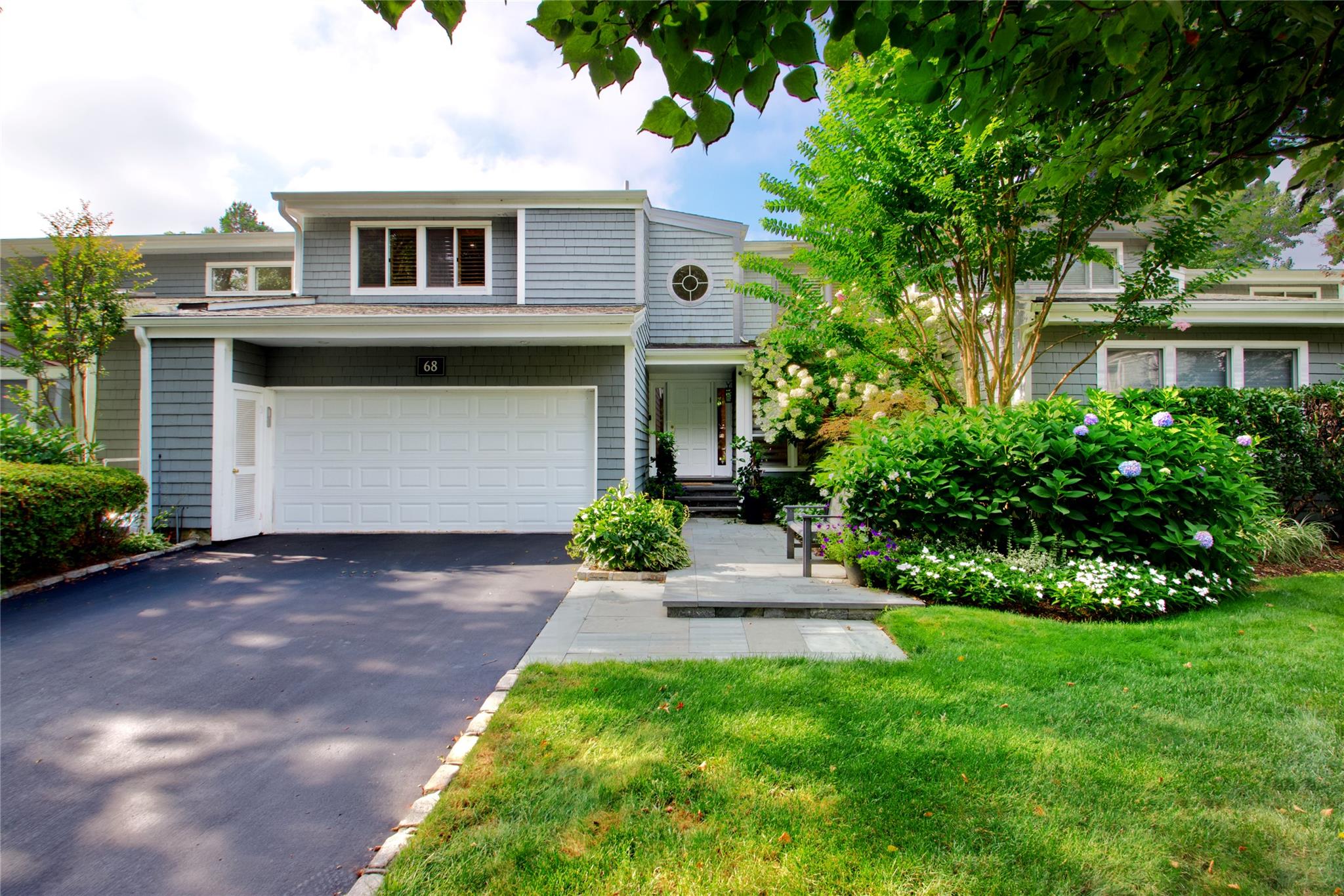 68 Bond Court, Manhasset, NY 11030