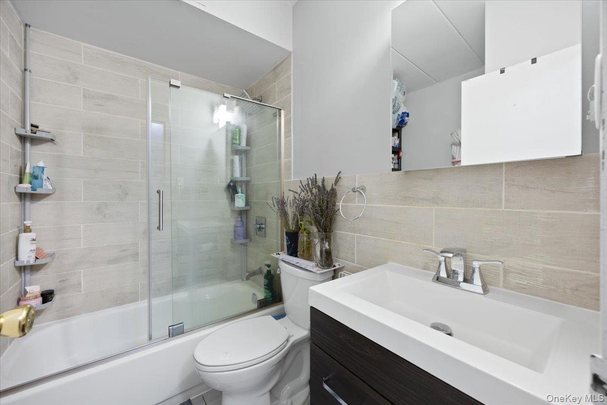 147-26 Roosevelt Ave # L1, Flushing, NY 11354