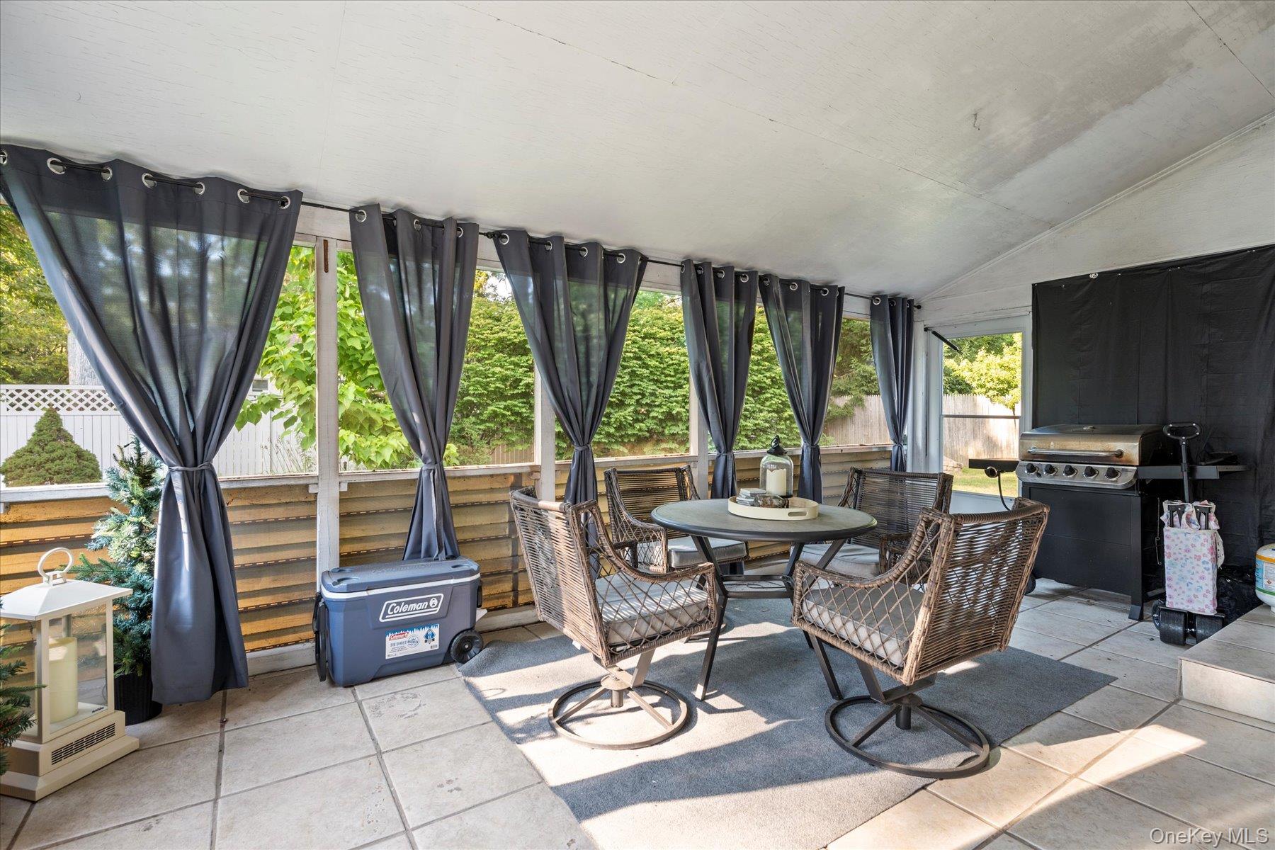 135 Woodlawn Avenue, Saint James, NY 11780