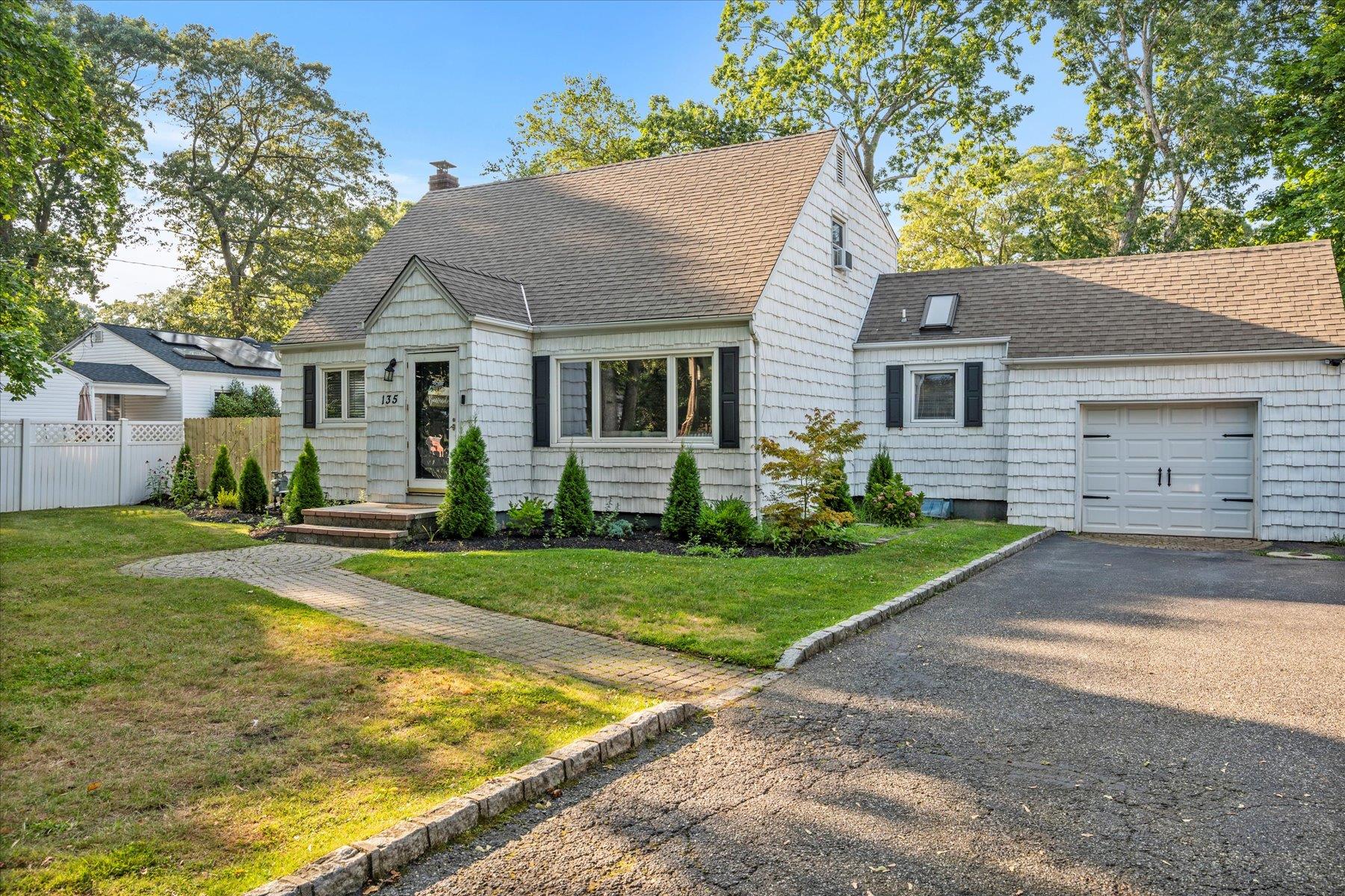 135 Woodlawn Avenue, Saint James, NY 11780