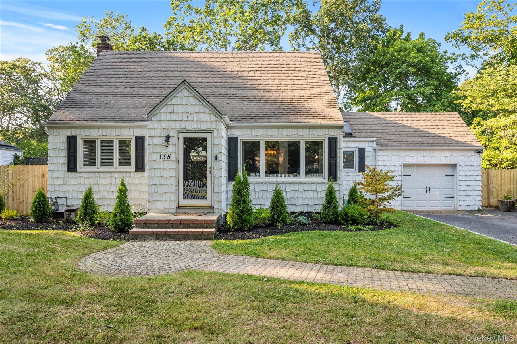 135 Woodlawn Avenue, Saint James, NY 11780