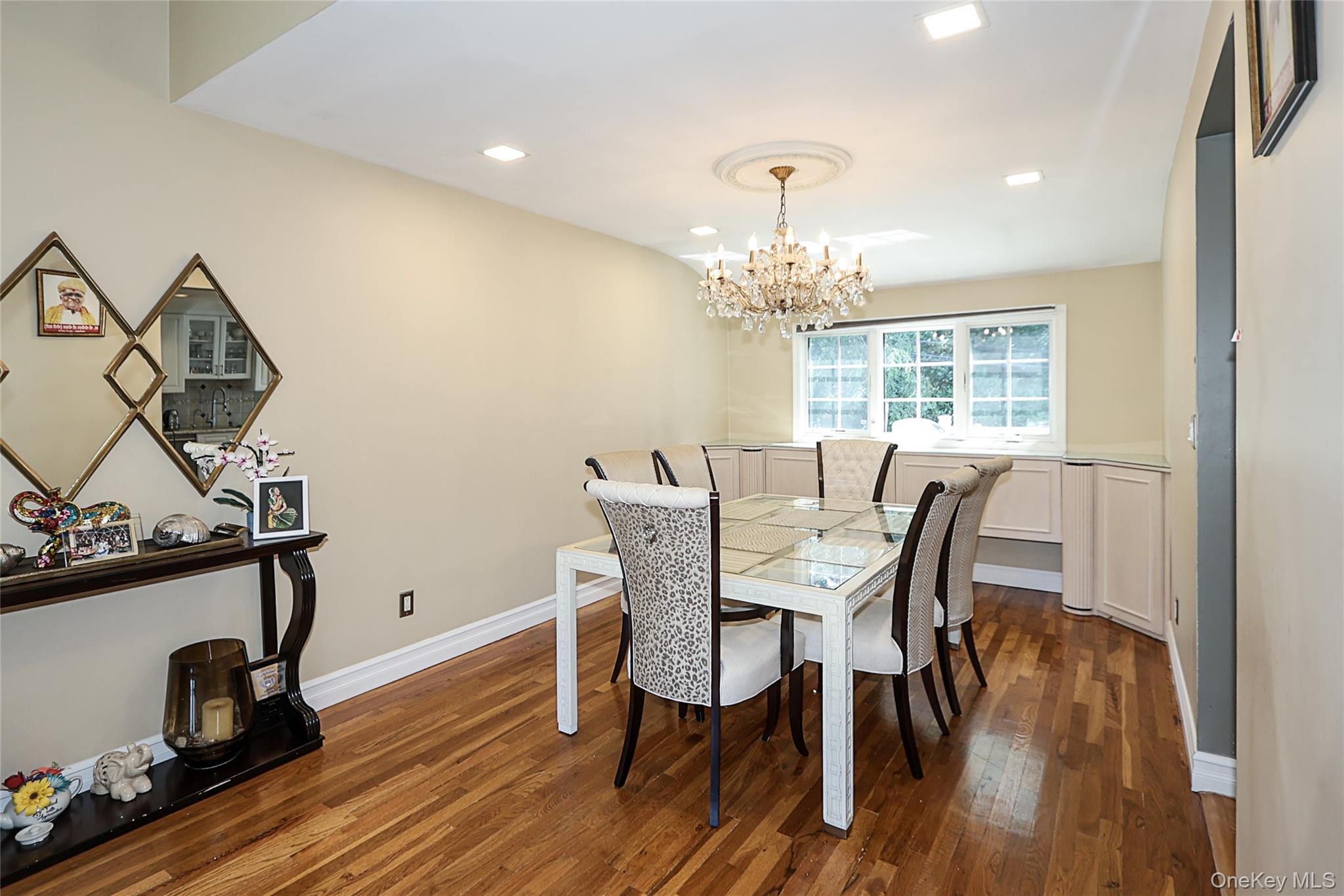 64 Hamilton Drive, Roslyn, NY 11576