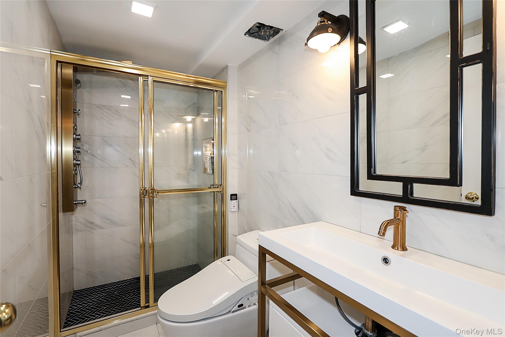 64 Hamilton Drive, Roslyn, NY 11576