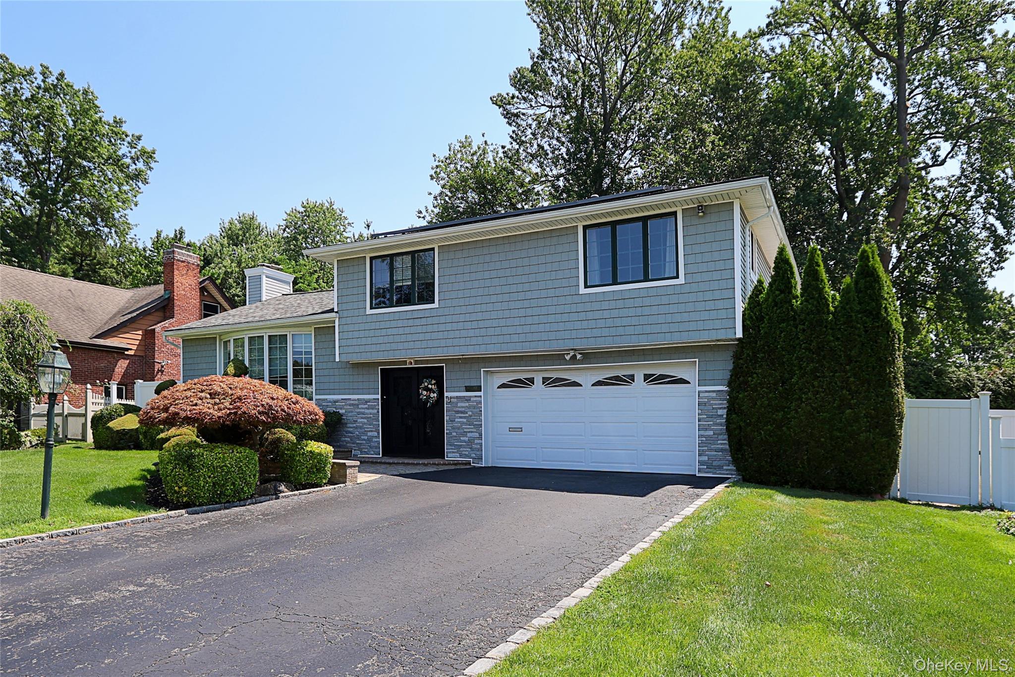 64 Hamilton Drive, Roslyn, NY 11576