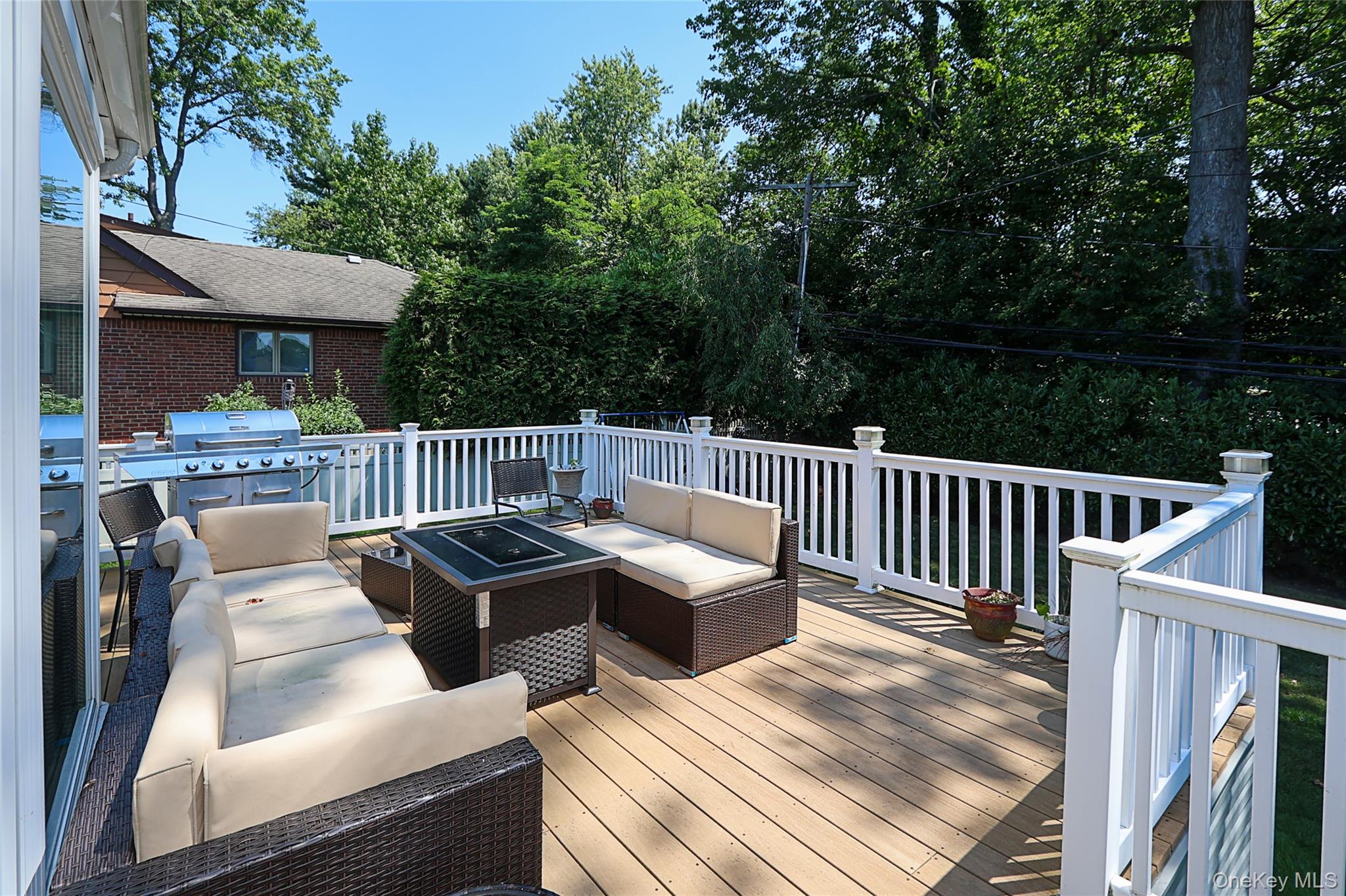 64 Hamilton Drive, Roslyn, NY 11576