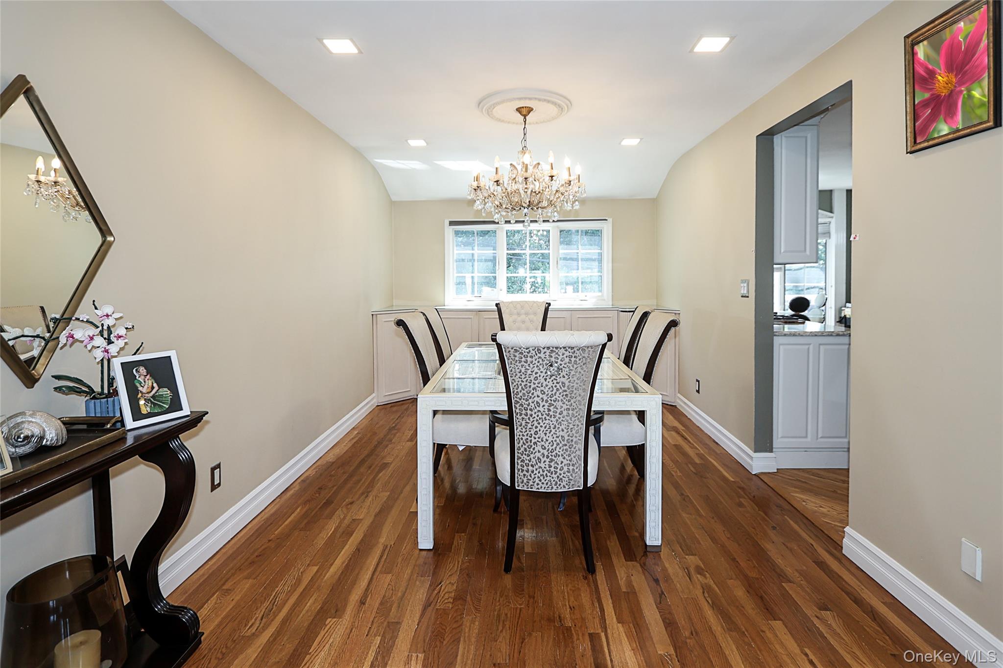 64 Hamilton Drive, Roslyn, NY 11576