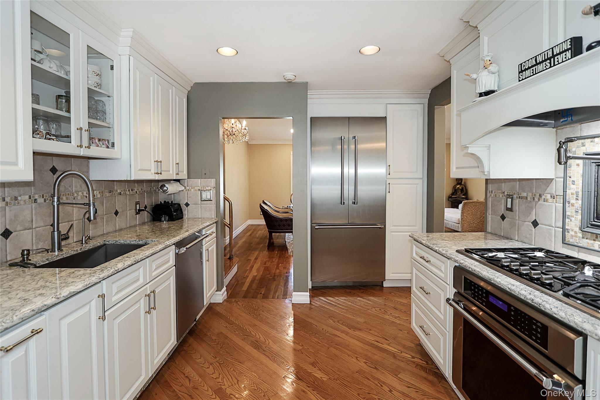 64 Hamilton Drive, Roslyn, NY 11576