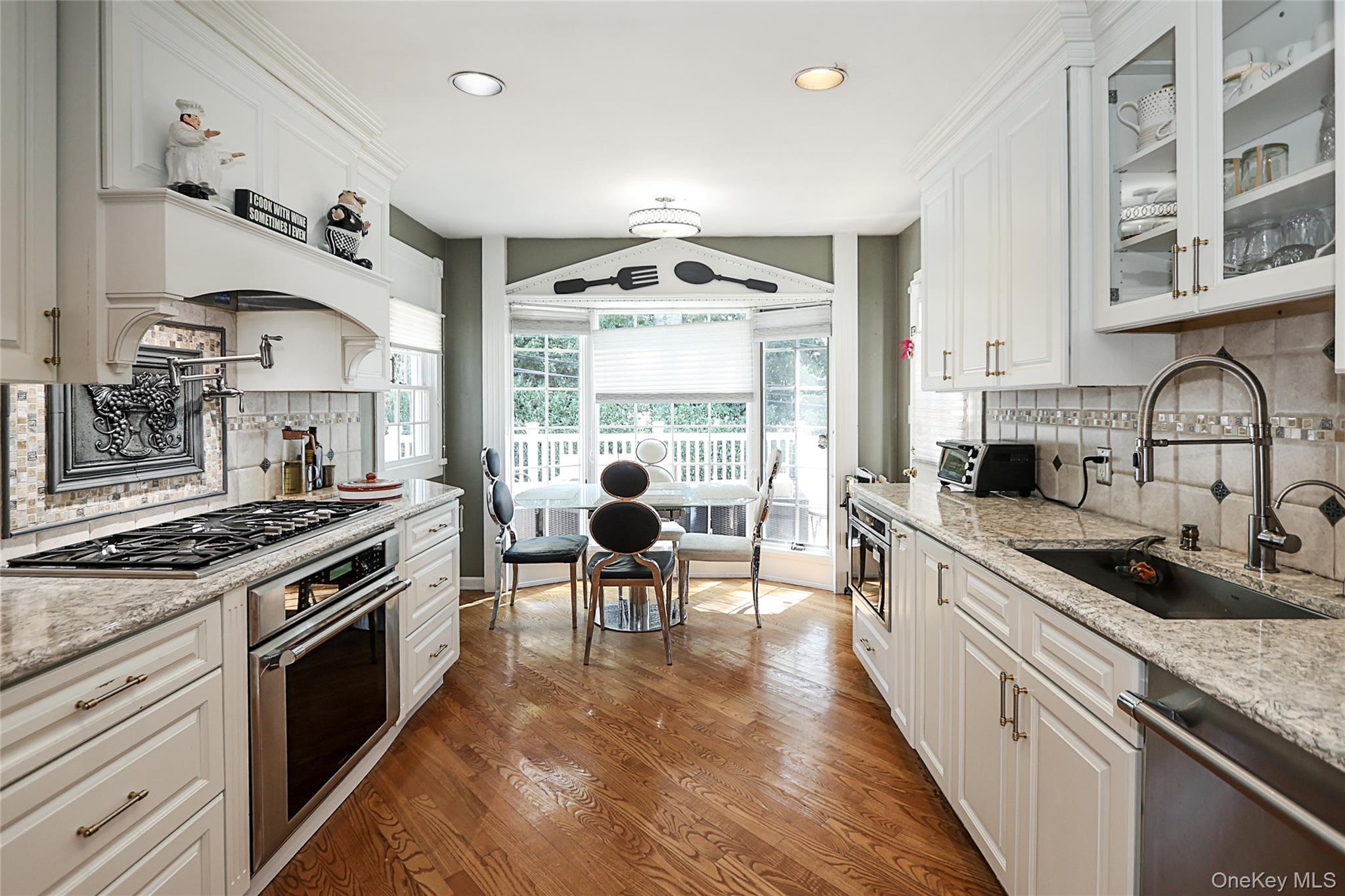 64 Hamilton Drive, Roslyn, NY 11576