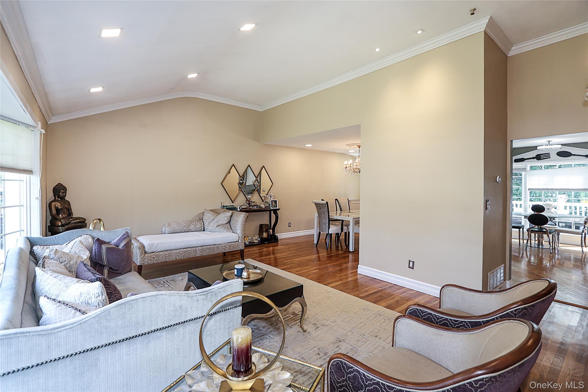 64 Hamilton Drive, Roslyn, NY 11576