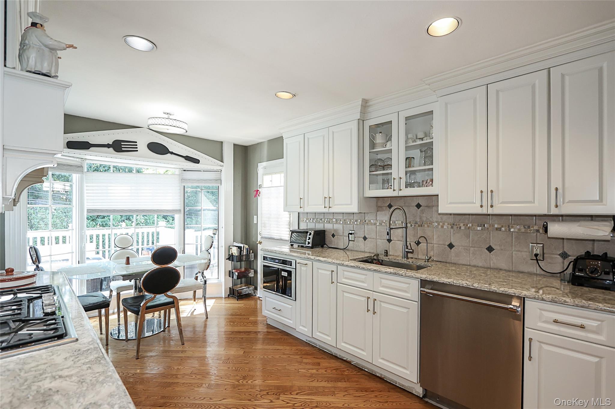 64 Hamilton Drive, Roslyn, NY 11576