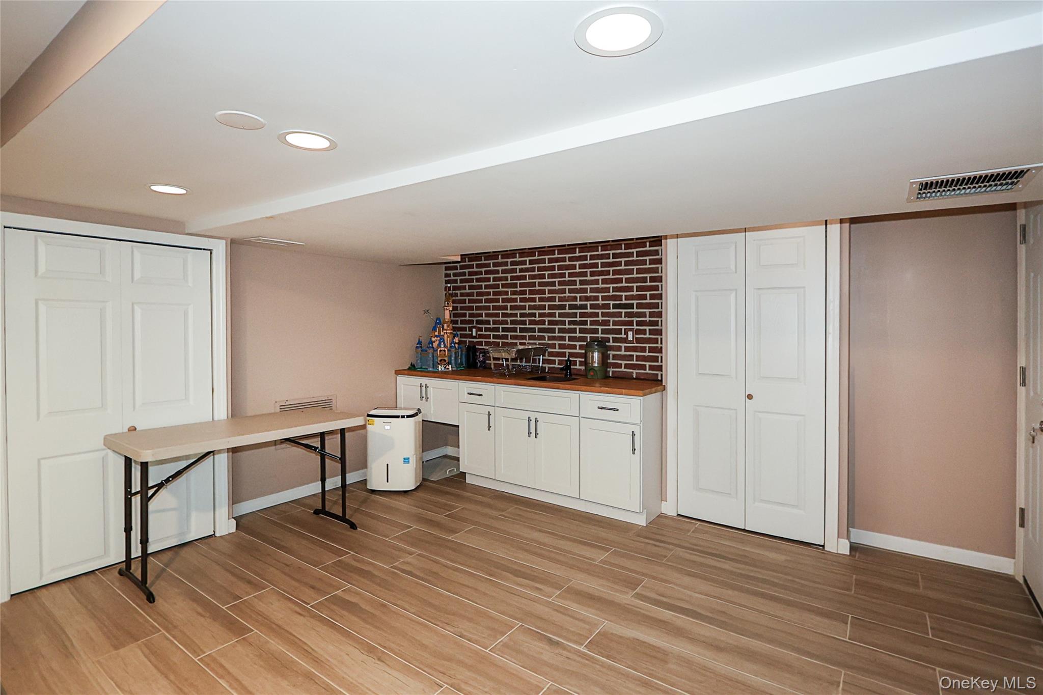 64 Hamilton Drive, Roslyn, NY 11576