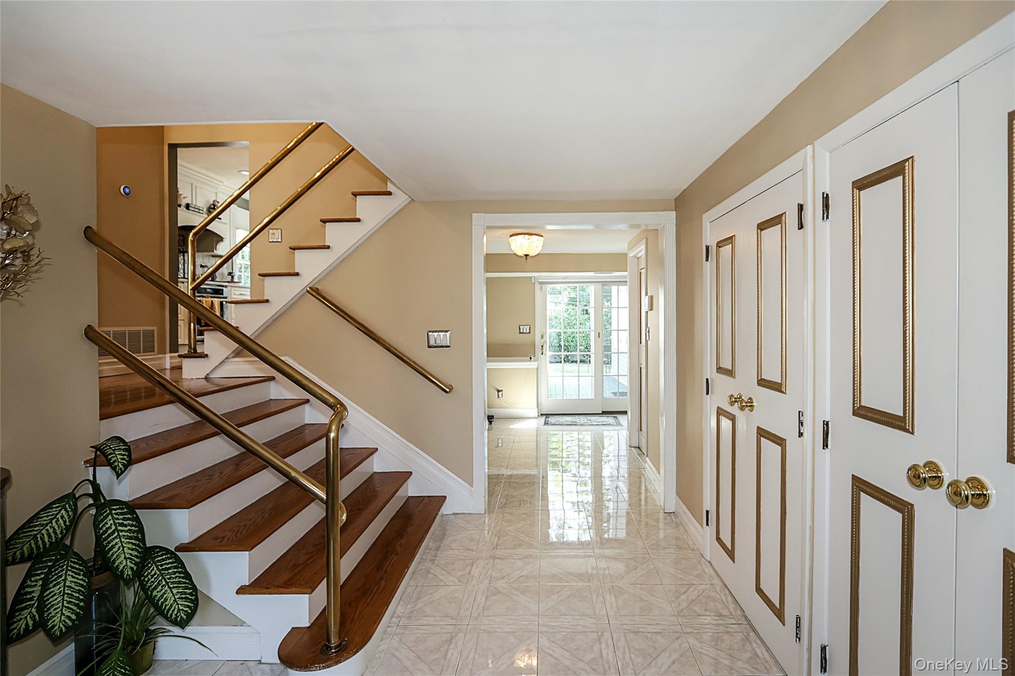 64 Hamilton Drive, Roslyn, NY 11576