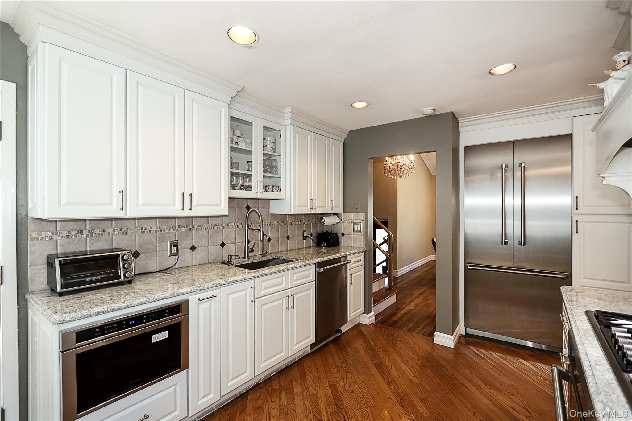 64 Hamilton Drive, Roslyn, NY 11576