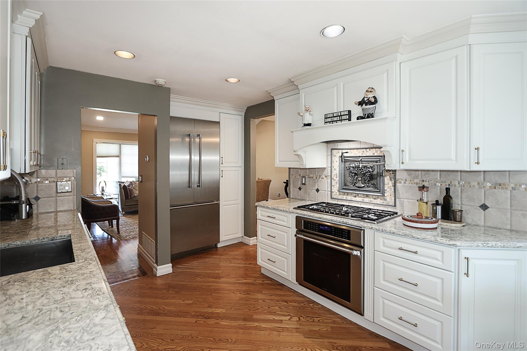 64 Hamilton Drive, Roslyn, NY 11576