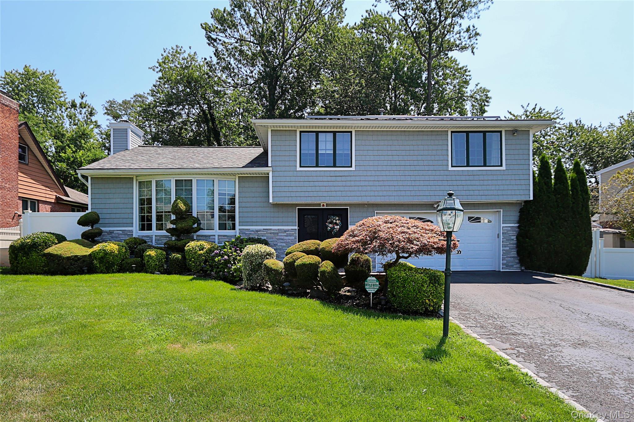 64 Hamilton Drive, Roslyn, NY 11576