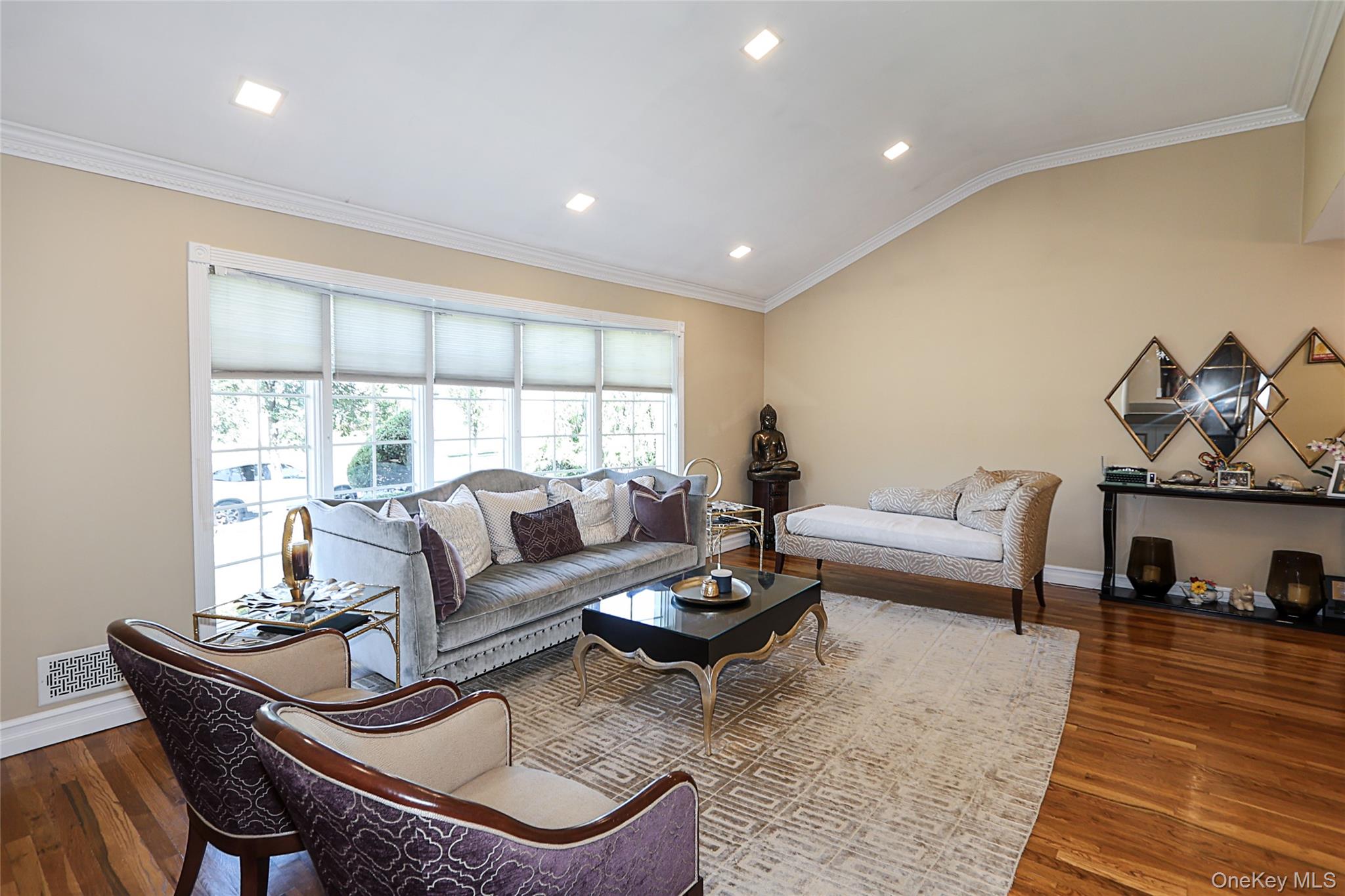 64 Hamilton Drive, Roslyn, NY 11576