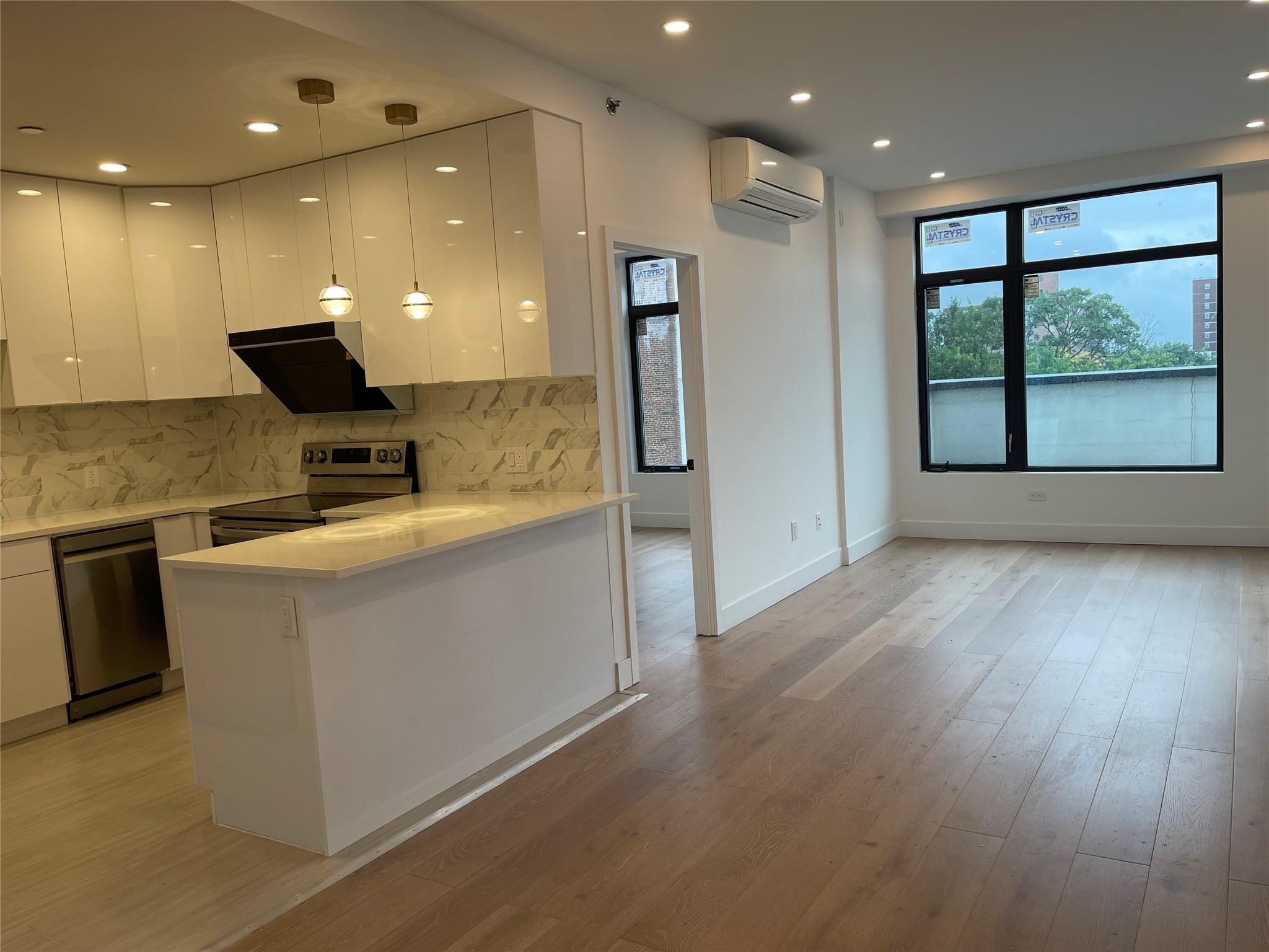 5216 Roosevelt Ave # 5A, Woodside, NY 11377