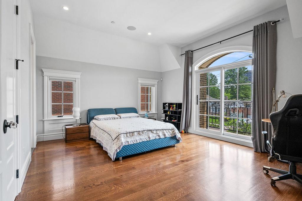 264-11 60th Avenue, Little Neck, NY 11362