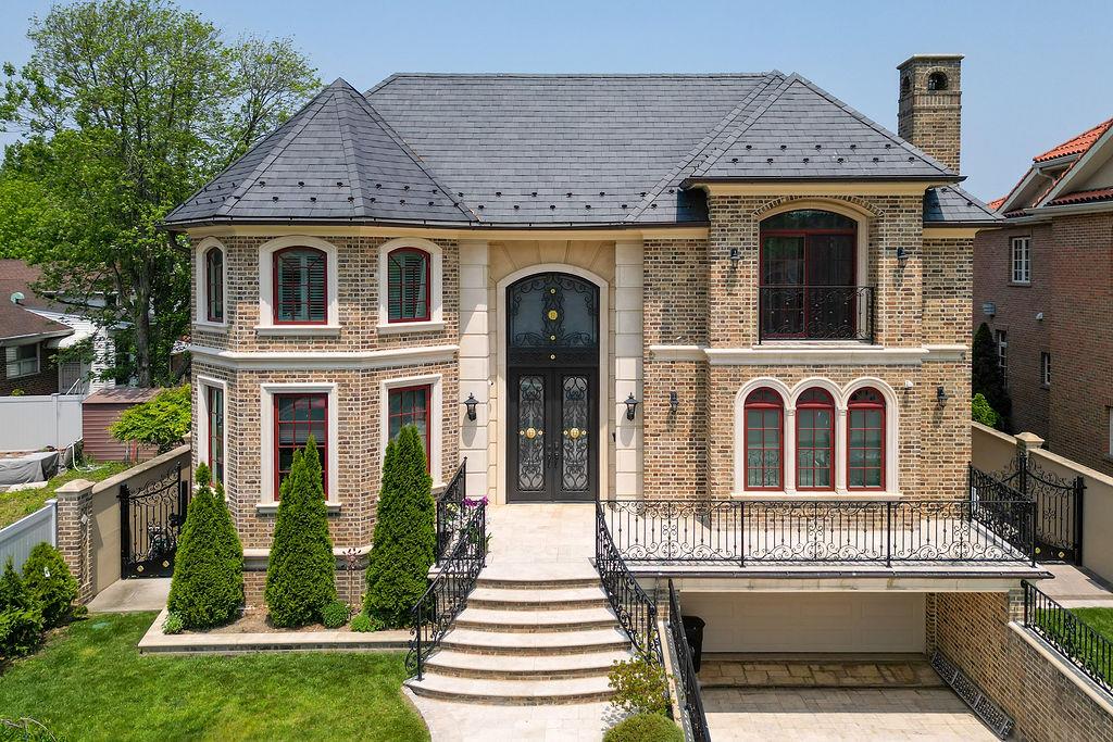 264-11 60th Avenue, Little Neck, NY 11362