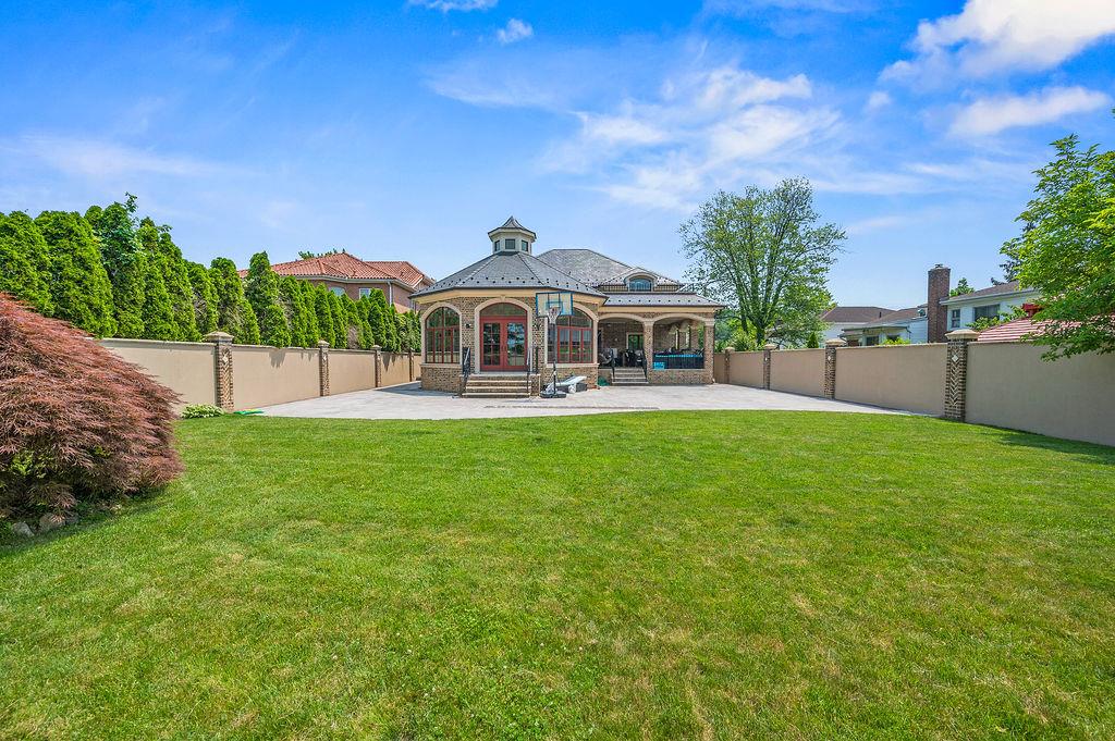 264-11 60th Avenue, Little Neck, NY 11362