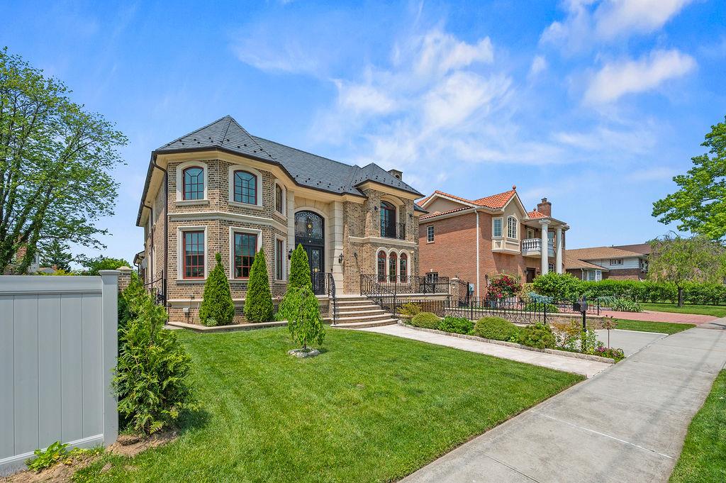 264-11 60th Avenue, Little Neck, NY 11362