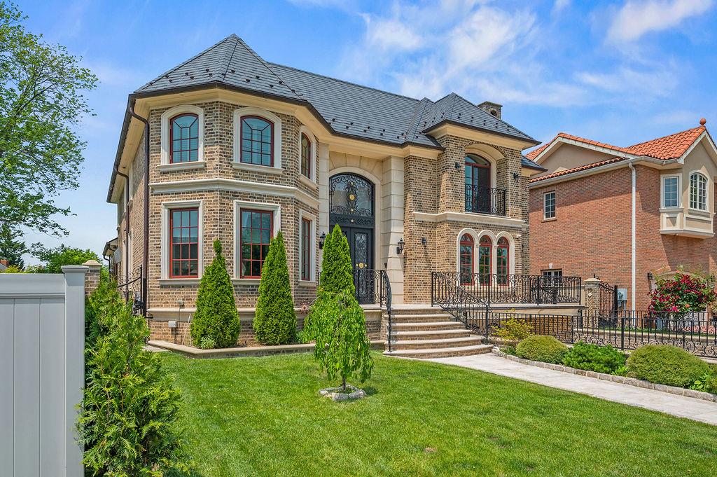 264-11 60th Avenue, Little Neck, NY 11362