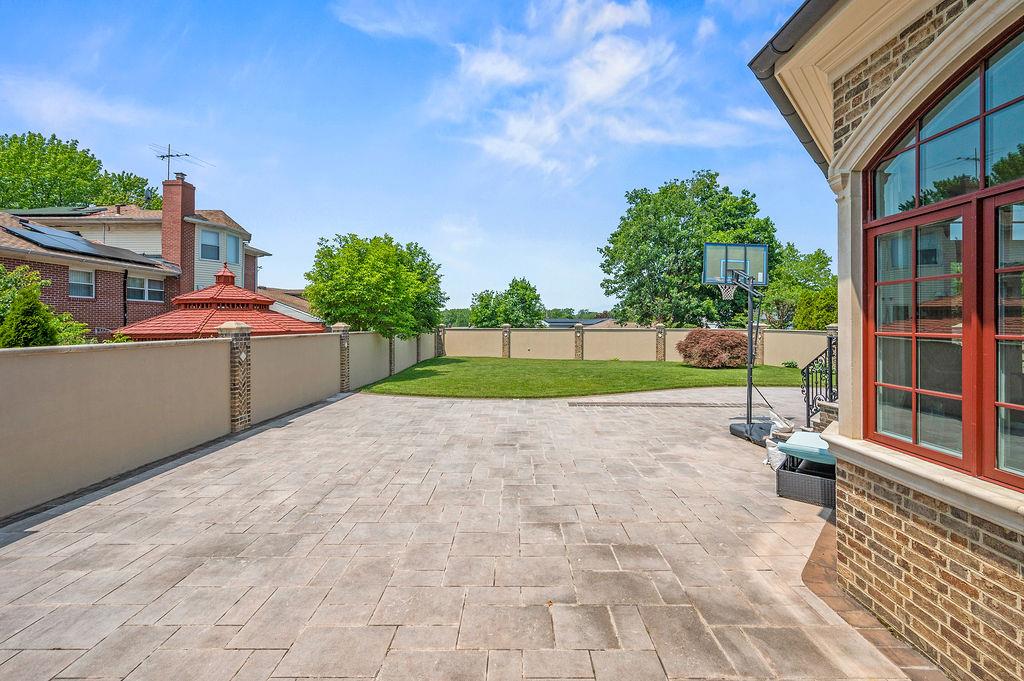 264-11 60th Avenue, Little Neck, NY 11362