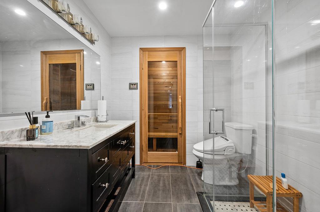 264-11 60th Avenue, Little Neck, NY 11362