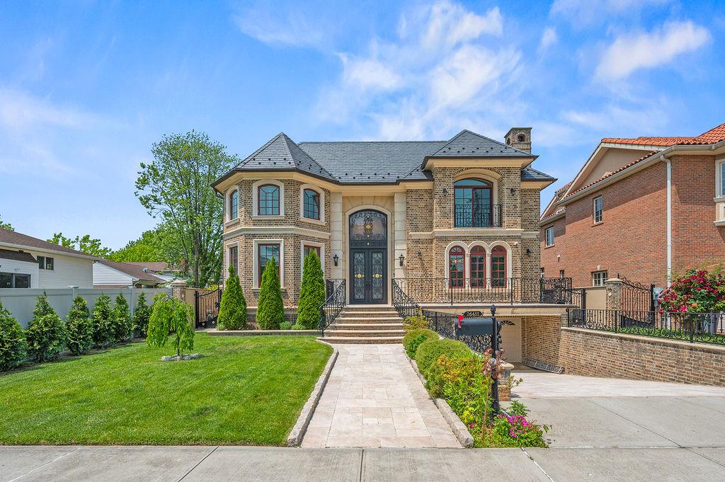 264-11 60th Avenue, Little Neck, NY 11362