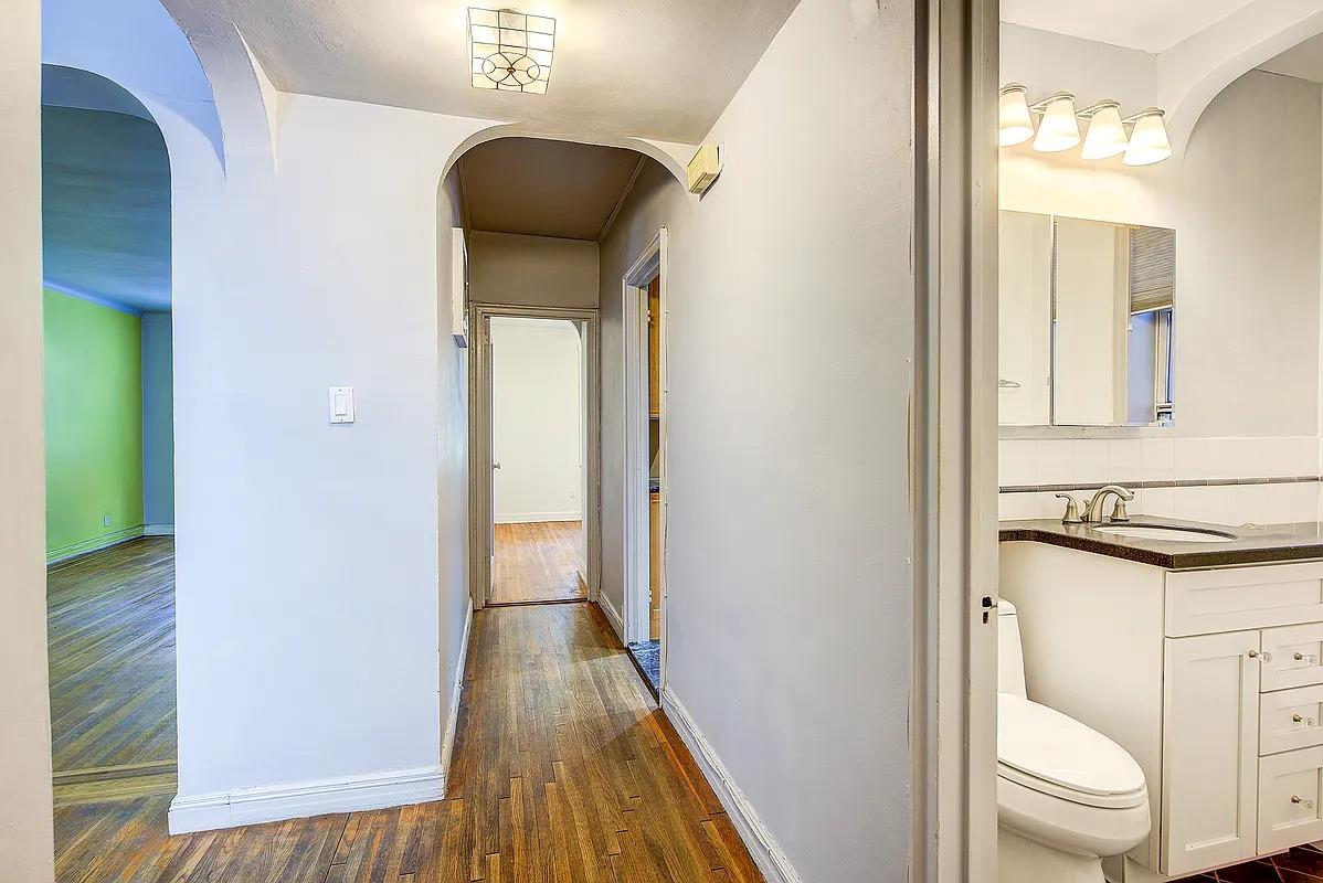 106-15 Queens Boulevard # 3R, Forest Hills, NY 11375