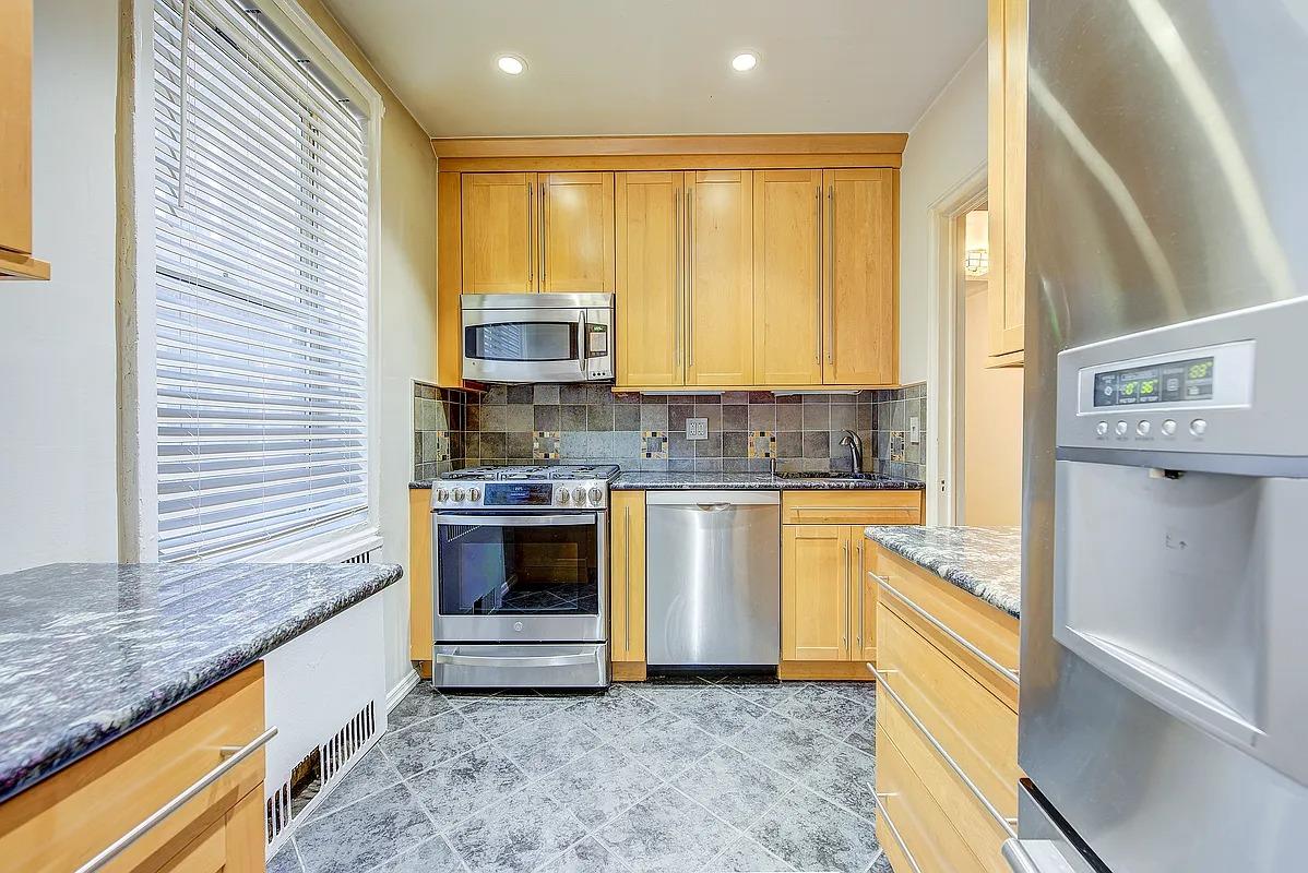 106-15 Queens Boulevard # 3R, Forest Hills, NY 11375