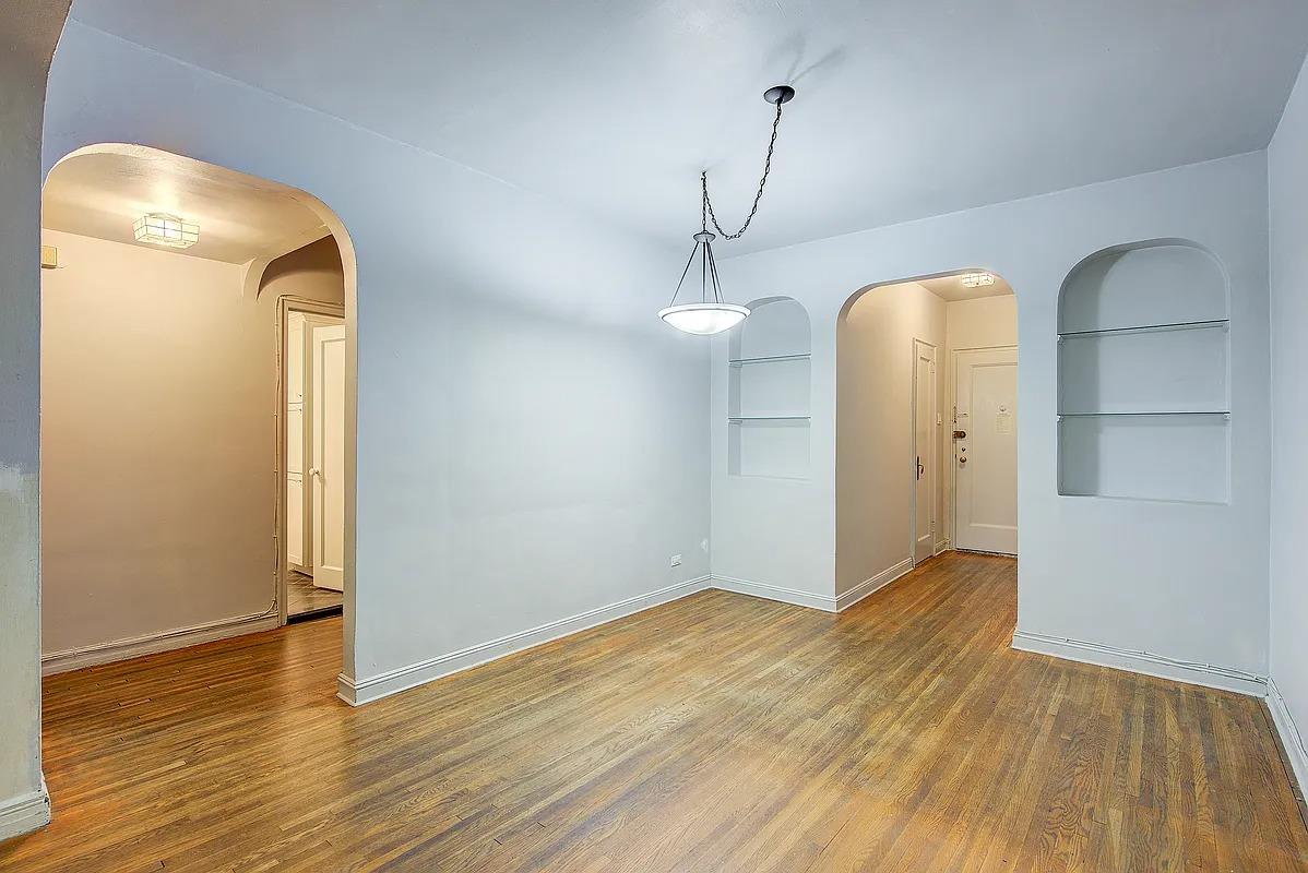 106-15 Queens Boulevard # 3R, Forest Hills, NY 11375