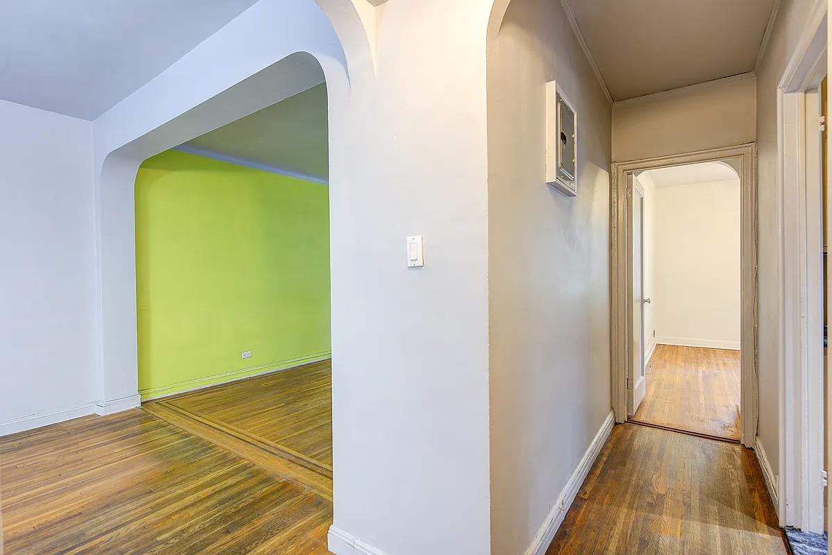 106-15 Queens Boulevard # 3R, Forest Hills, NY 11375