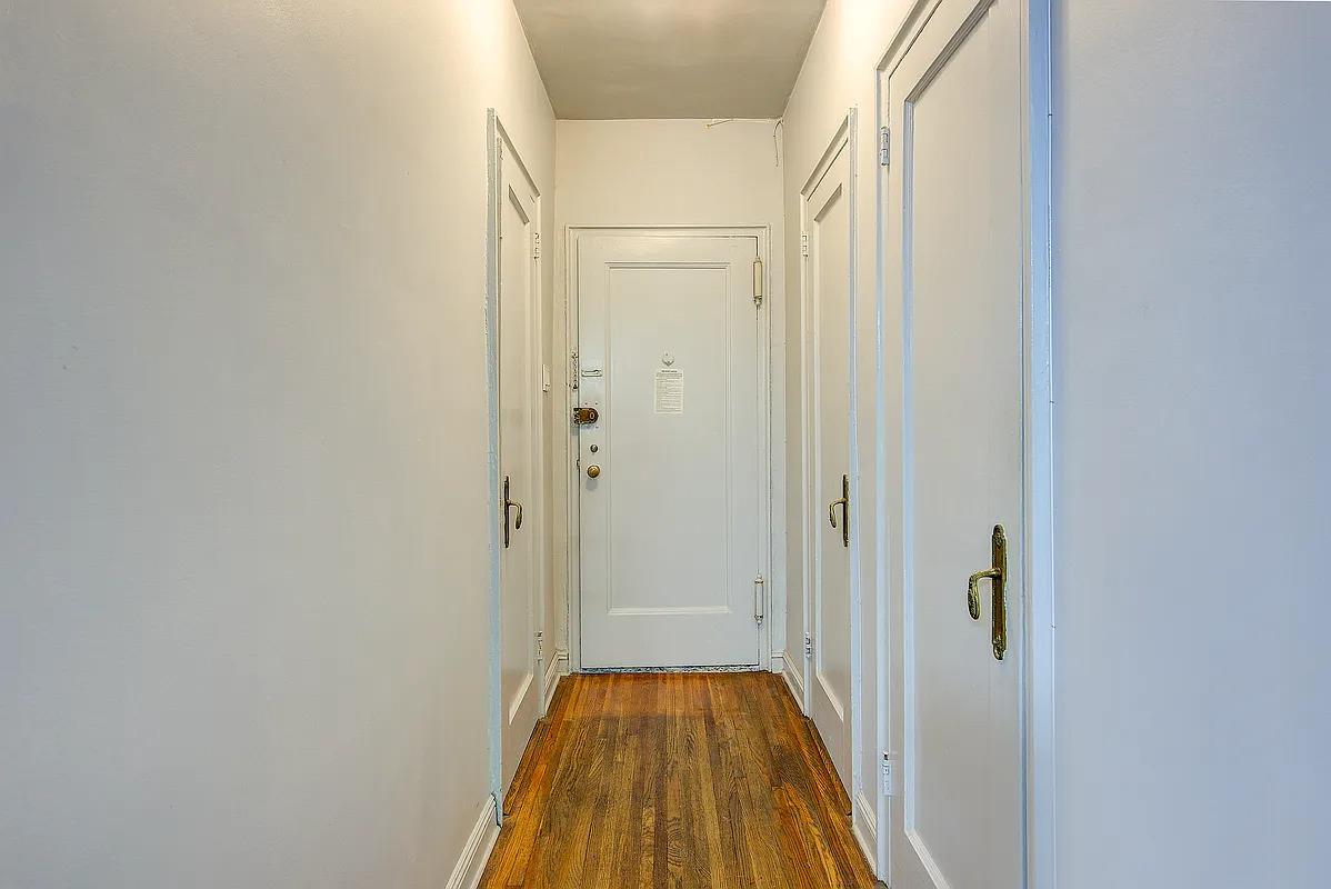 106-15 Queens Boulevard # 3R, Forest Hills, NY 11375