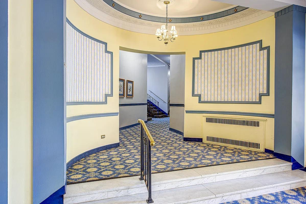 106-15 Queens Boulevard # 3R, Forest Hills, NY 11375