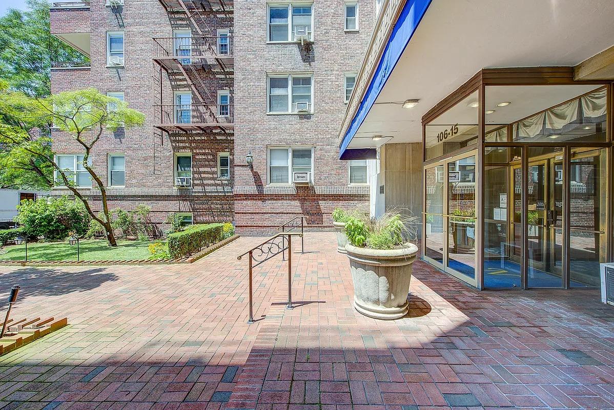 106-15 Queens Boulevard # 3R, Forest Hills, NY 11375
