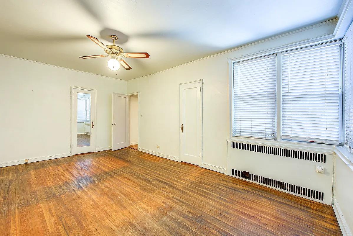 106-15 Queens Boulevard # 3R, Forest Hills, NY 11375