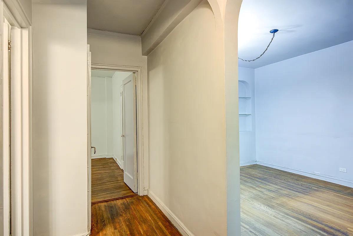 106-15 Queens Boulevard # 3R, Forest Hills, NY 11375