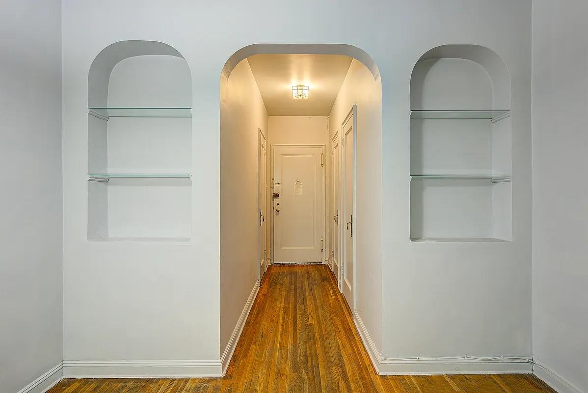 106-15 Queens Boulevard # 3R, Forest Hills, NY 11375