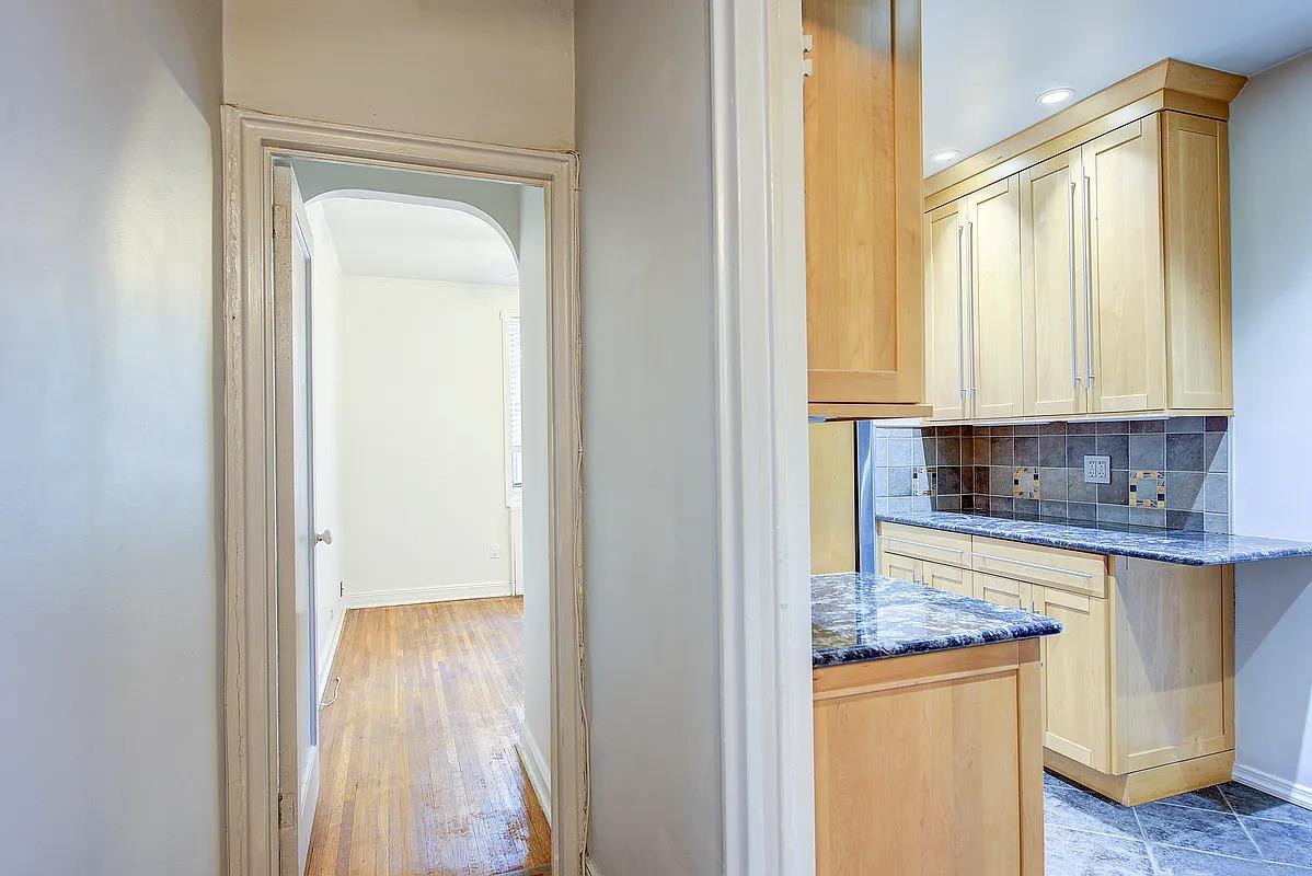 106-15 Queens Boulevard # 3R, Forest Hills, NY 11375