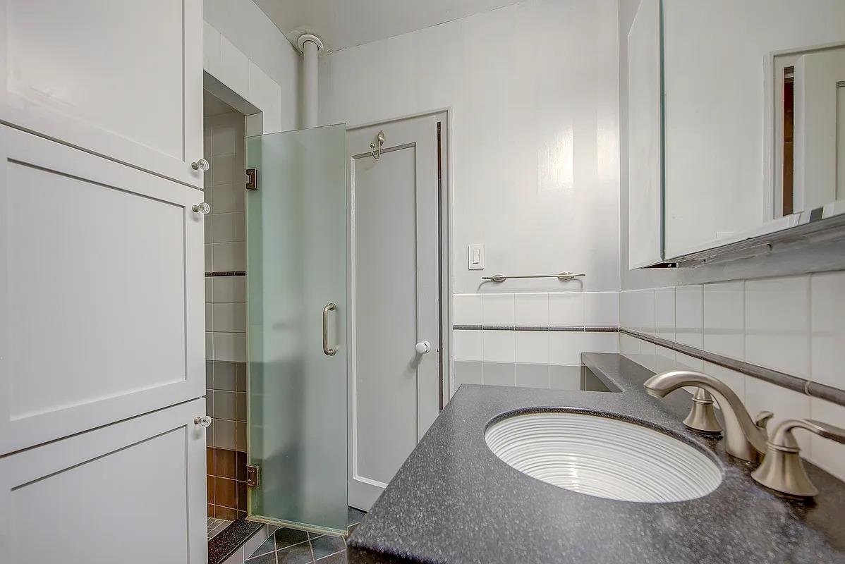 106-15 Queens Boulevard # 3R, Forest Hills, NY 11375