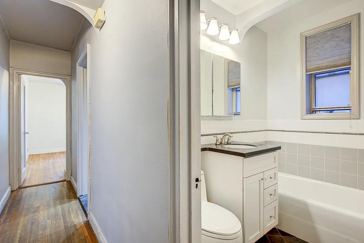 106-15 Queens Boulevard # 3R, Forest Hills, NY 11375