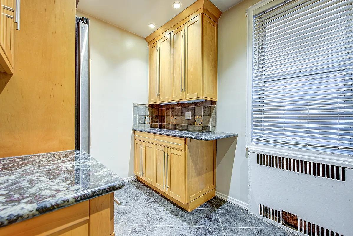 106-15 Queens Boulevard # 3R, Forest Hills, NY 11375