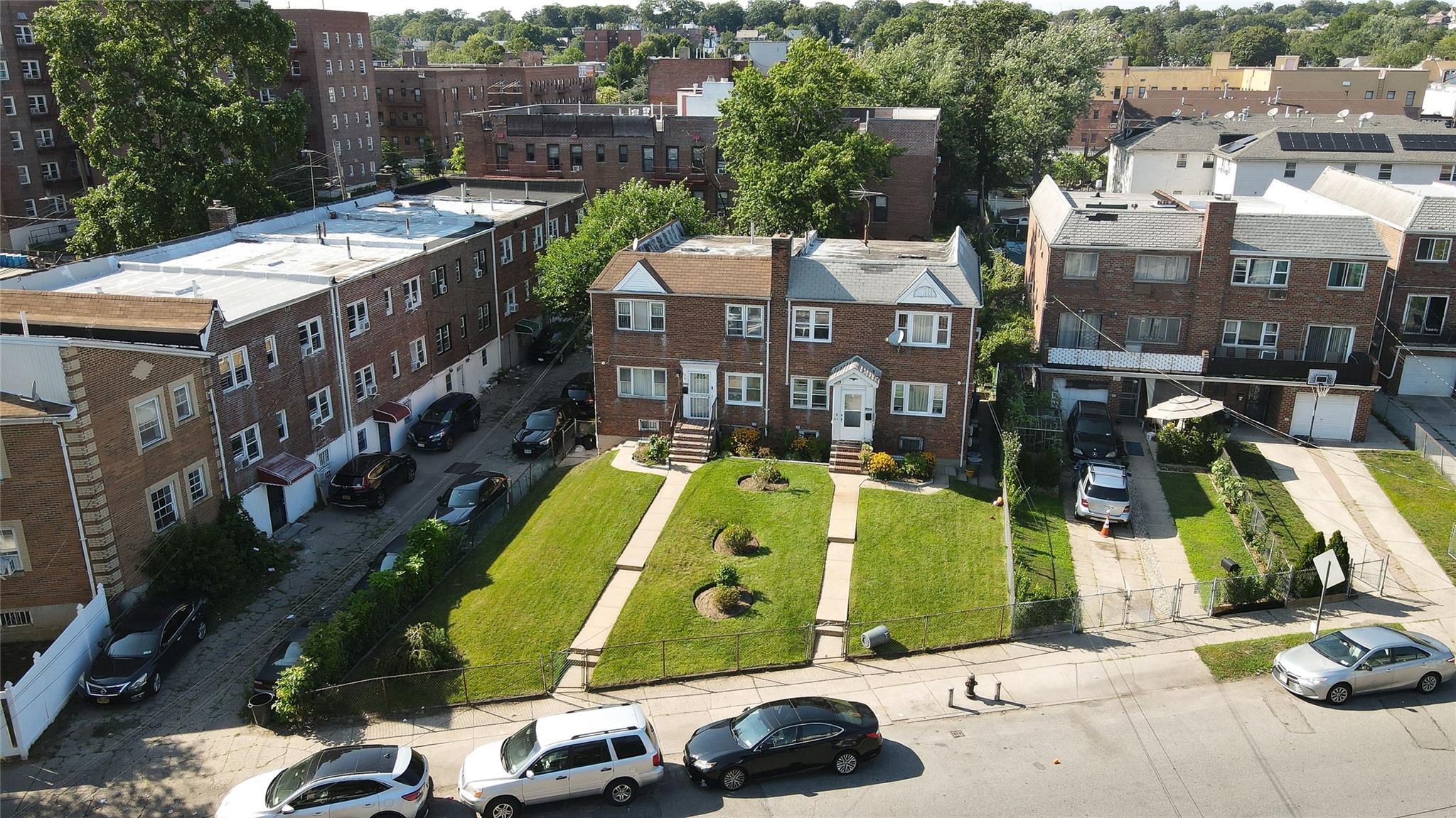 19515 Woodhull Avenue, Hollis, NY 11423